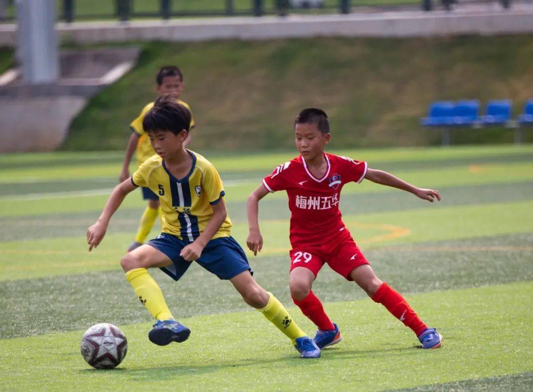 【小镇赛事】横陂足球小镇客家杯青少年足球邀请赛今日开打!