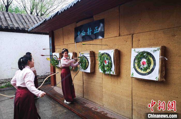 山东省尼山书院再现清明射柳习俗传承礼射文化