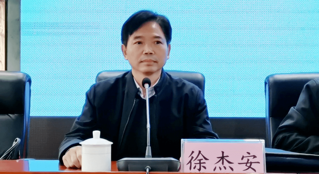 魏都区政府副区长李静丽以及市区卫健委和预重整工作组等领导参加会议