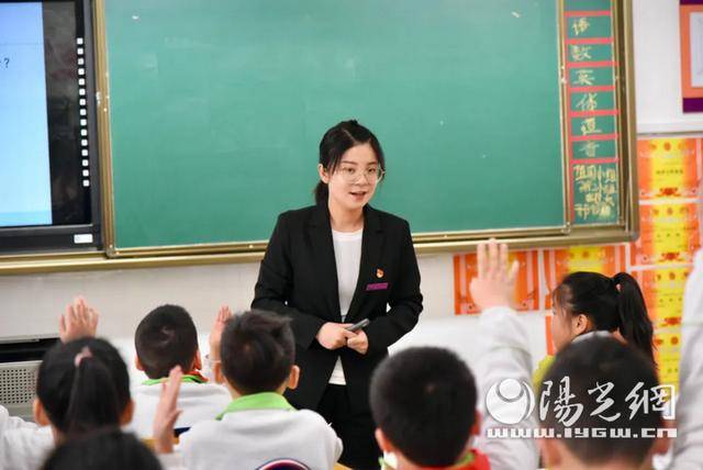 大雁塔小学石桥华洲城分校开展青年教师展示课活动