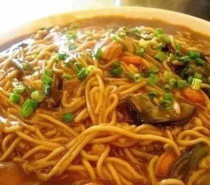 凭一锅卤面在永春火了20几年!他家的卤面你一定也吃过!_闽南