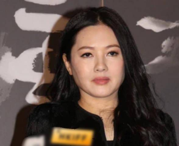 “人间水蜜桃”李丽珍罕见现身，身材臃肿皮肤松垮，让人认不出来_许倚榕