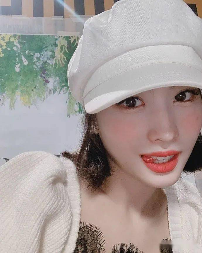 网友:---momo真的很会拍照!