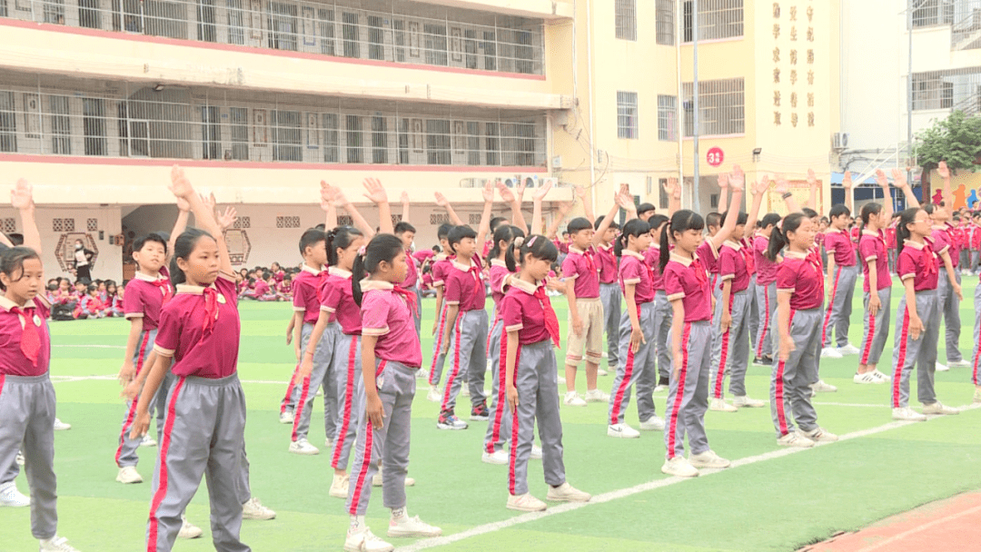 东方市第一小学开展七彩阳光广播体操比赛