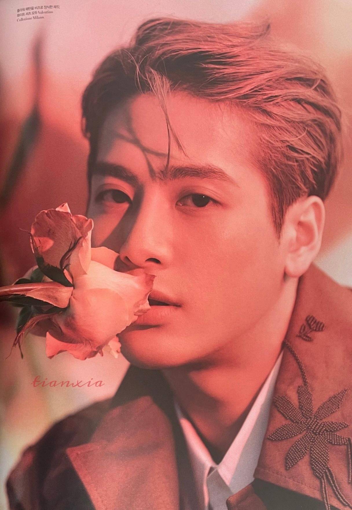 王嘉尔登上韩版lofficielhommes2021春夏刊