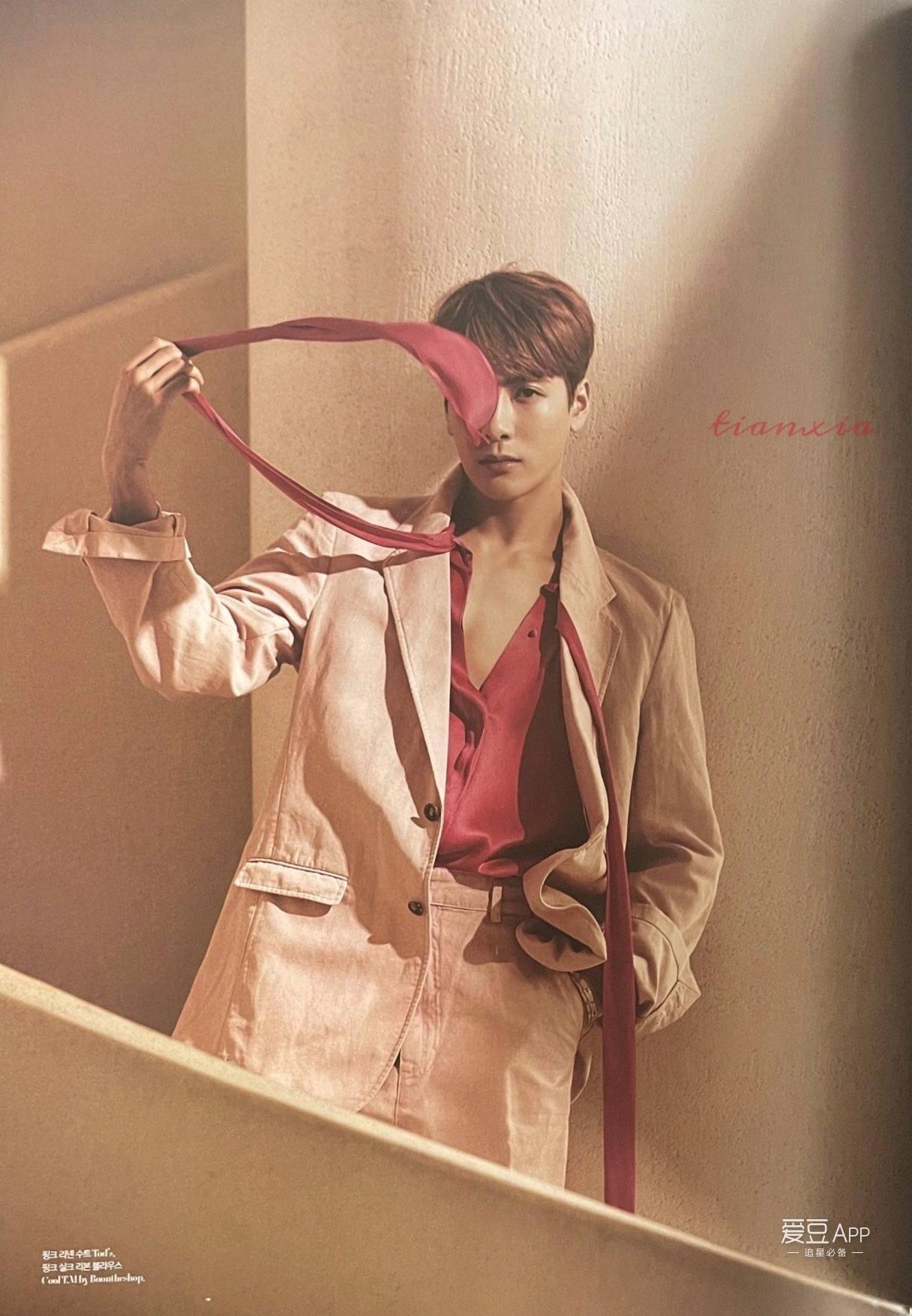 王嘉尔登上韩版lofficielhommes2021春夏刊