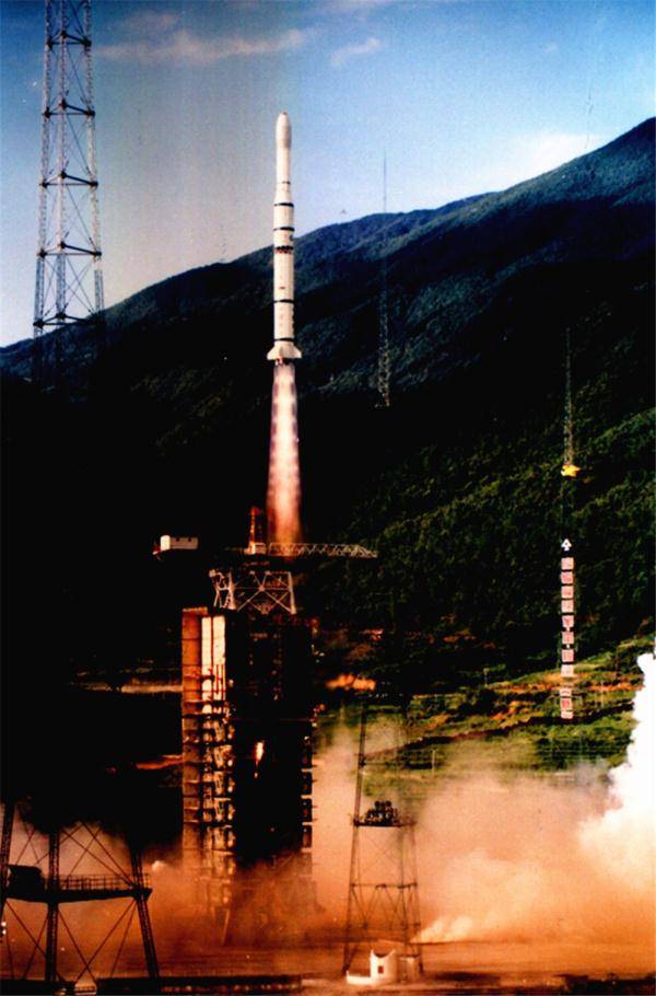 发射|历史上的今天丨“亚洲一号”发射成功，中国航天走向了世界