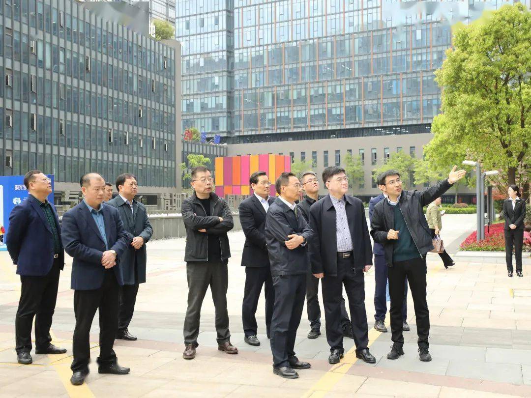 园区动态辽阳市太子河区委书记袁国相带队调研信息港小镇