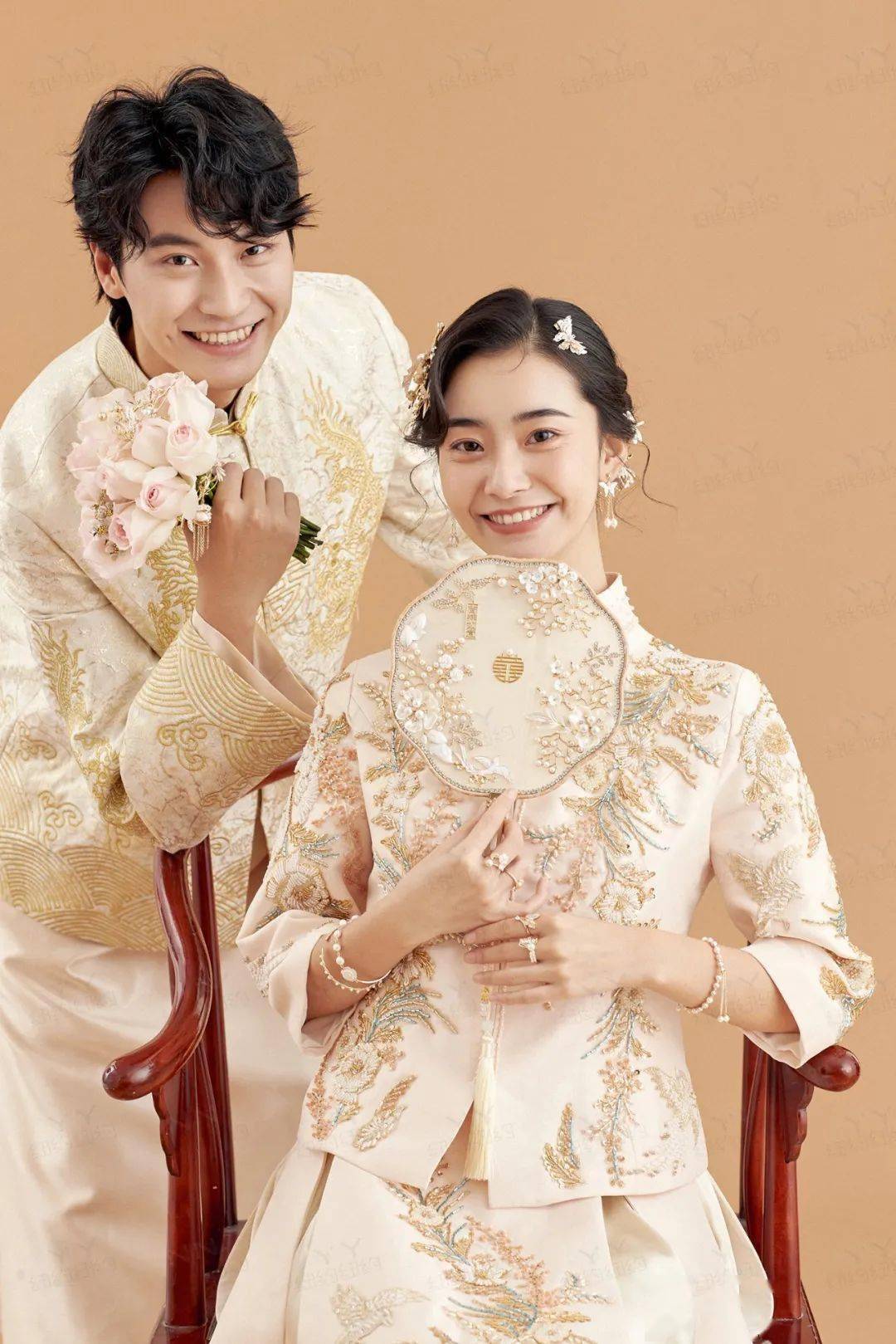 样片| 富有仪式感的中式秀禾婚纱照