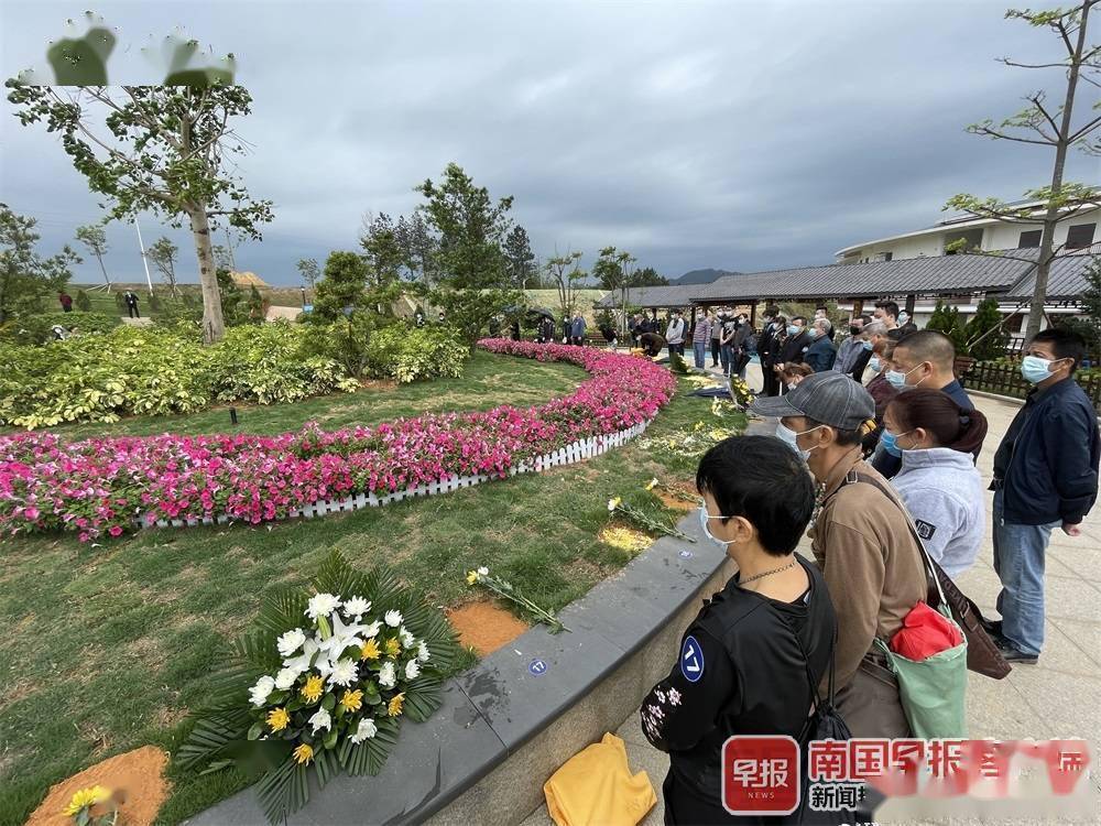 广西12地举办节地生态安葬活动52位逝者骨灰在南宁进行花坛葬