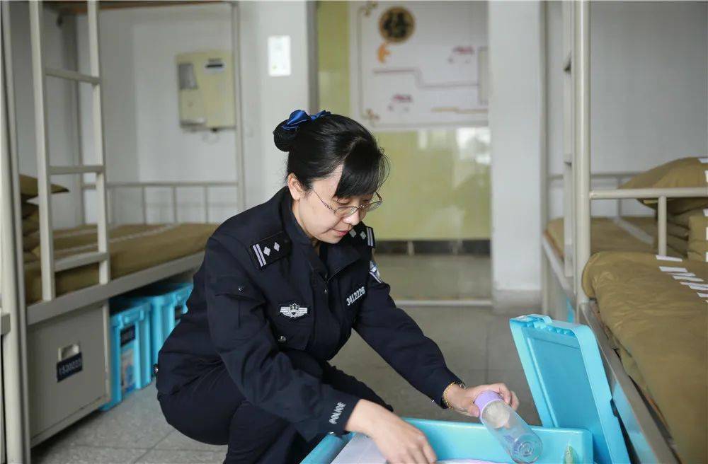 "关于衣服不过教你学穿搭女子监狱小姐姐今天我们就让使用国货已成潮
