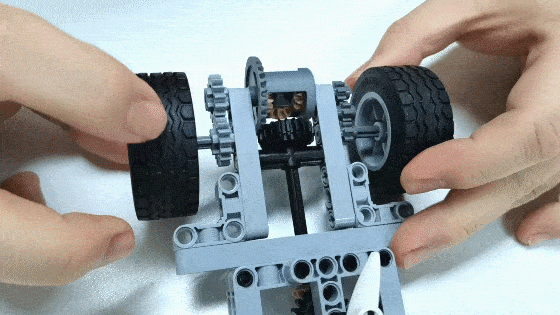 大齿轮不旋转视频中这台由积木搭建而成的指南车,利用了差速器的原理