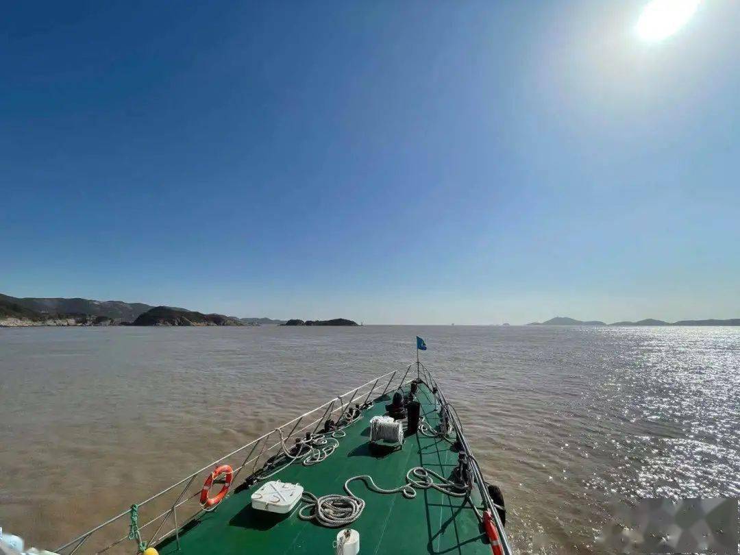 当天一早,舟山海事局指挥中心通过信息化系统,在金钵盂东侧附近水域