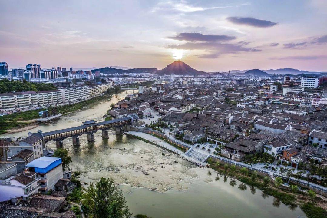 潇潇春雨绵绵时抚州便是江右古郡