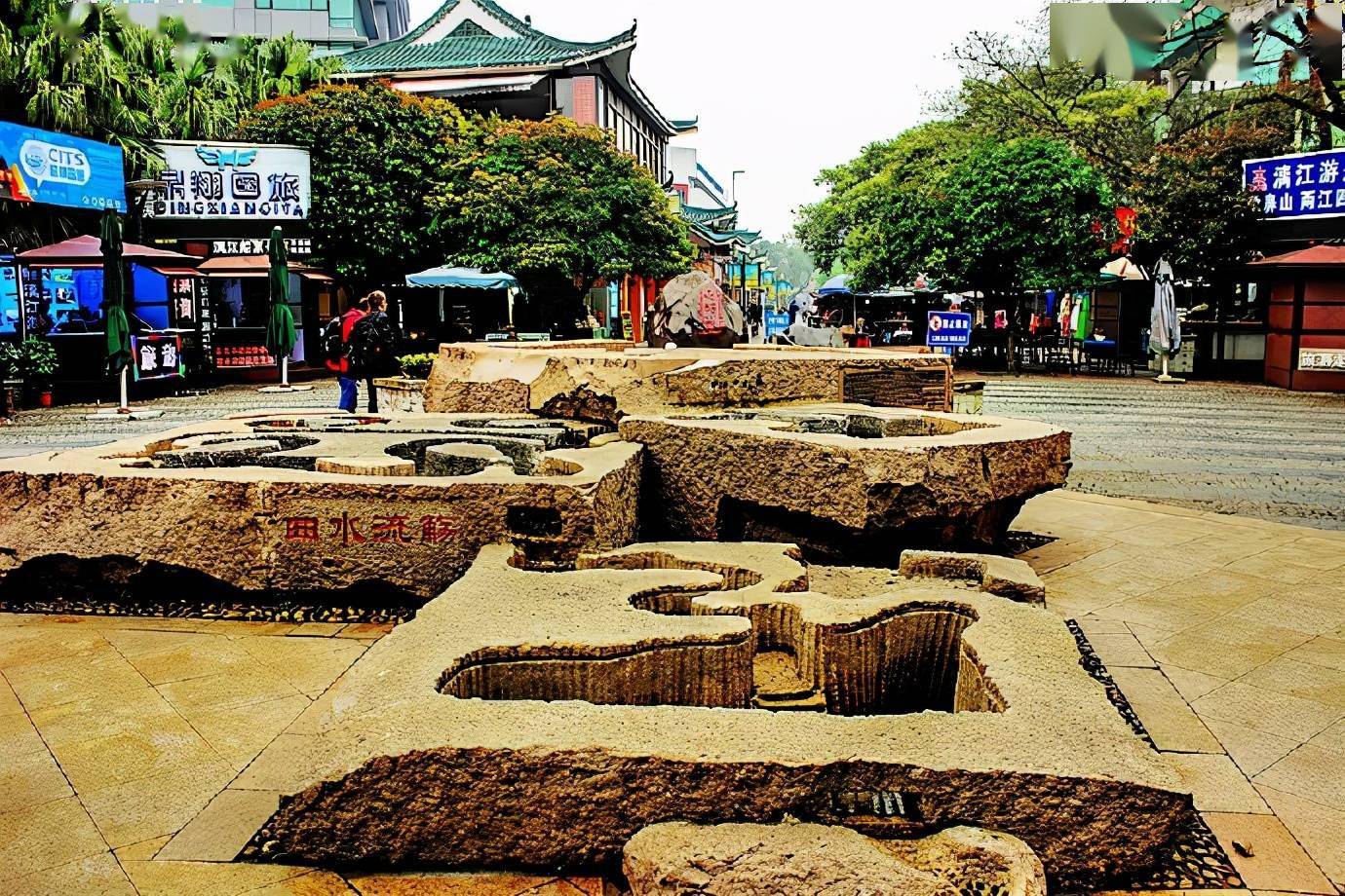 雨中闲逛桂林正阳步行街,且行且寻,穿越正阳街的前世今生_靖江王
