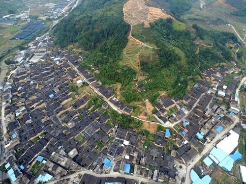 距古田城關13公里,全村總戶數1150戶,4266人口,區域總面積20