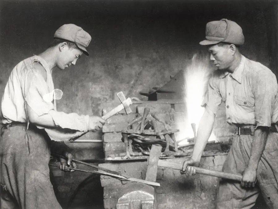 百年党史回眸党史第三十三讲自己动手丰衣足食轰轰烈烈的大生产运动