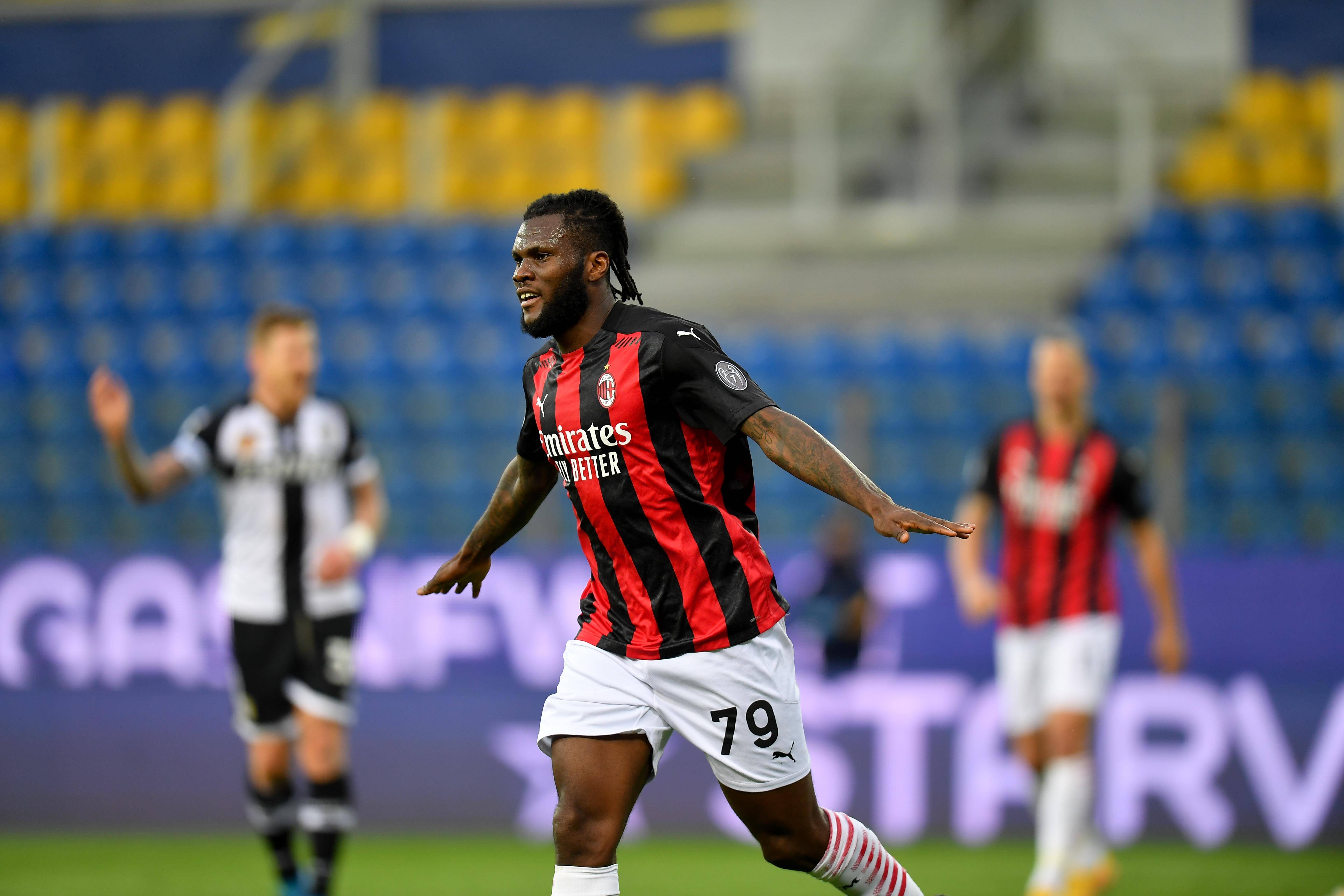 4月10日,ac米兰队球员凯西庆祝进球.