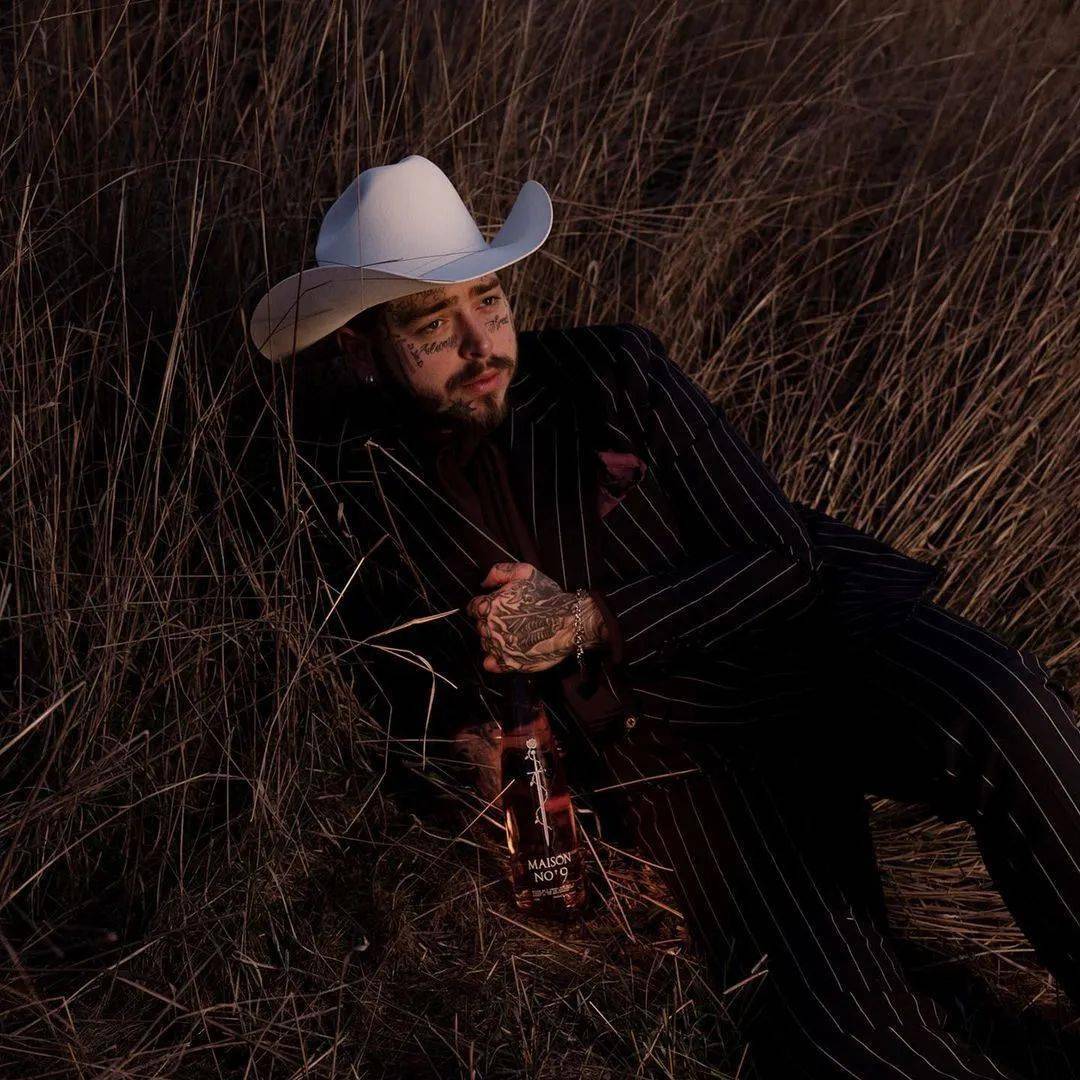 新晋说唱歌手马龙 post malone 不仅在歌手这一块的成绩越来越好,马龙
