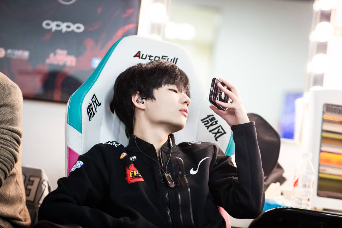 【坐谈客耳】fpx连败:你在教我crisp怎么开团?_刘青松