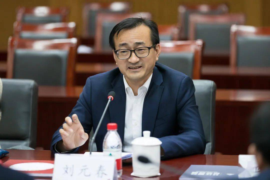 聚焦丨宜宾市委书记刘中伯一行到访人大国发院