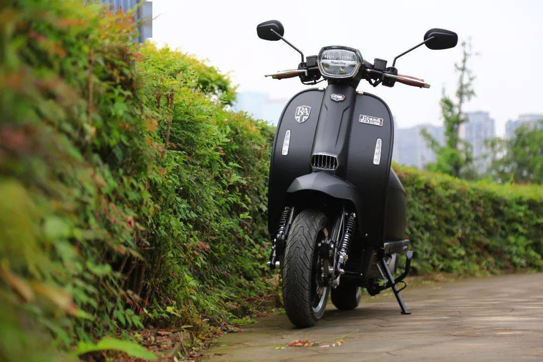 royalalloy发布gp300s388万元品味不一样的复古铁壳羊