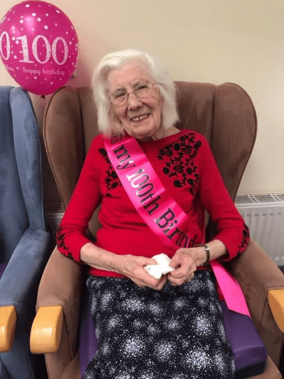 百岁老人每天看贝克汉姆照片保持心情愉悦_发现频道__中国青年网