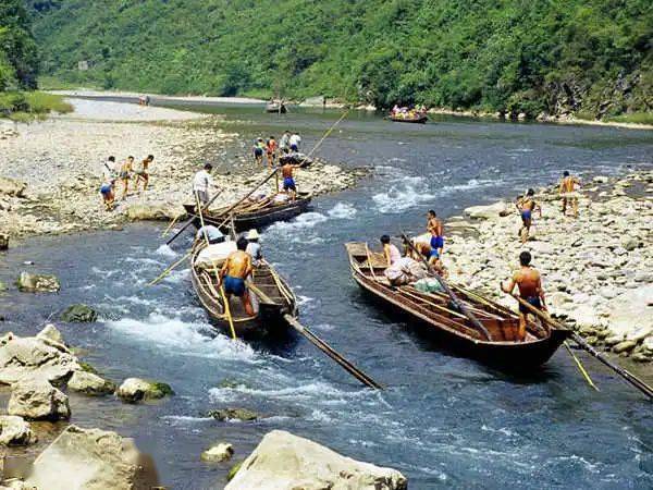 万流归宗江河行地今天的长江流域约占国土面积1/5,长江经济带覆盖沿江