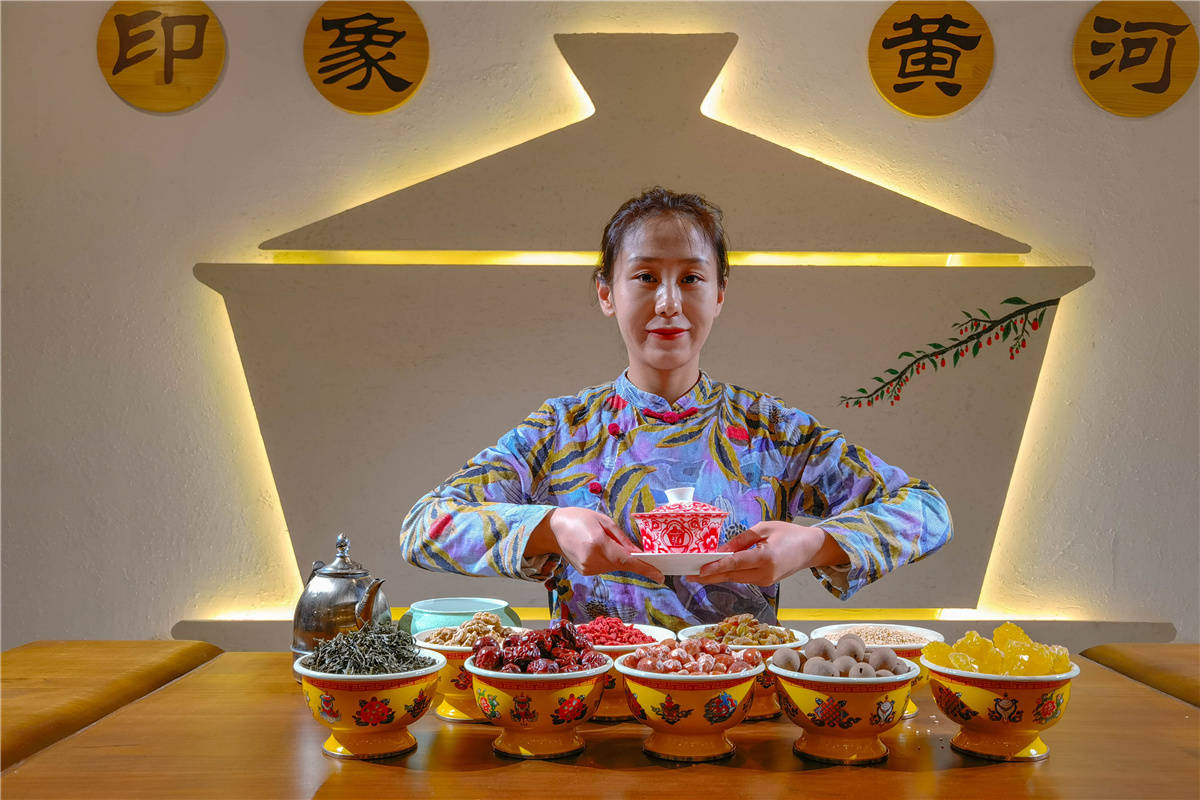 【脱贫攻坚巡礼——网络名人宁夏行】刘三朵八宝茶让网络名人"爱而