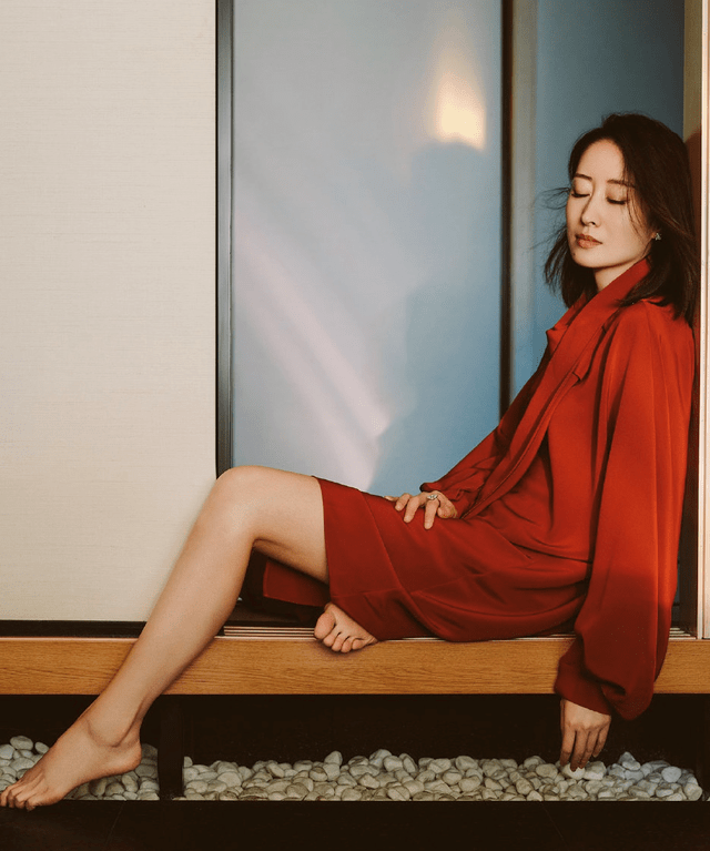 是让网友不禁感叹这时尚封面 也是有了呀虽然李敏涛在恋情上很吃亏,但