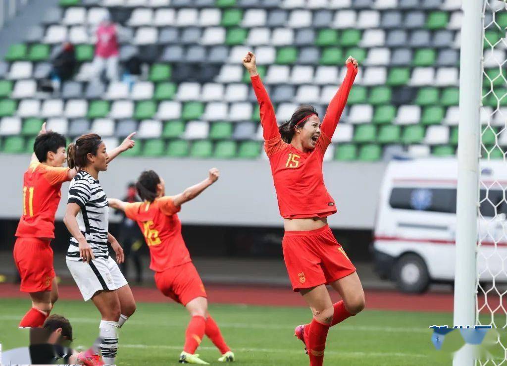 中国队球员王霜在比赛中庆祝进球.新华社发