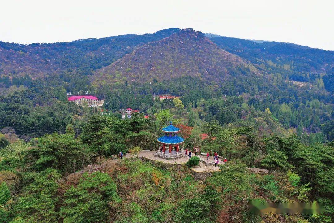 庐山含鄱口游人如织登峰远眺鄱阳湖