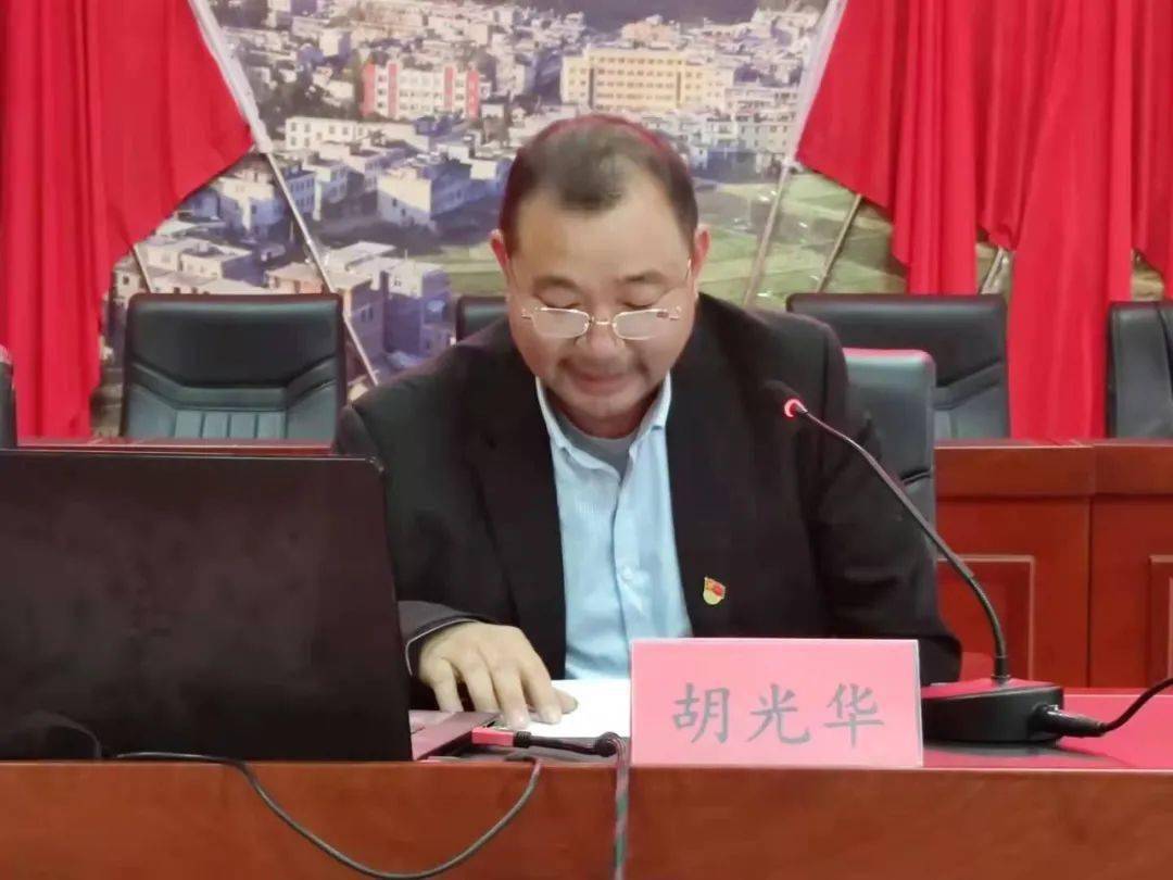 学员心声中村乡小燕村党支部书记,村主任胡光华:此次履职培训班开设的