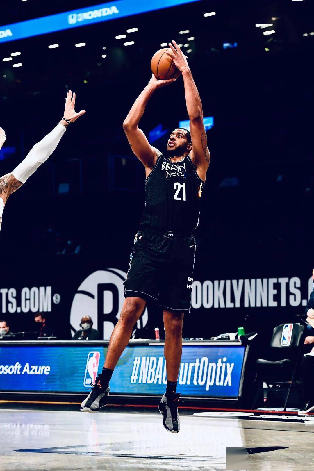 nba | 篮网球员阿尔德里奇因心脏问题宣布退役