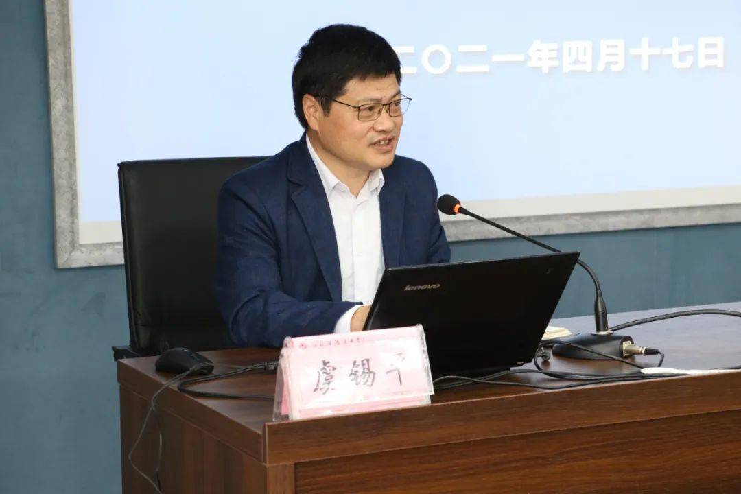 座谈会上,宜兴市教育局局长马敏表示,本次调研是抱着积极学习的态度