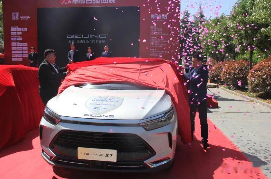 买车的抓紧喽!百强县车展滕州站开幕,豪车美女令人眼花缭乱