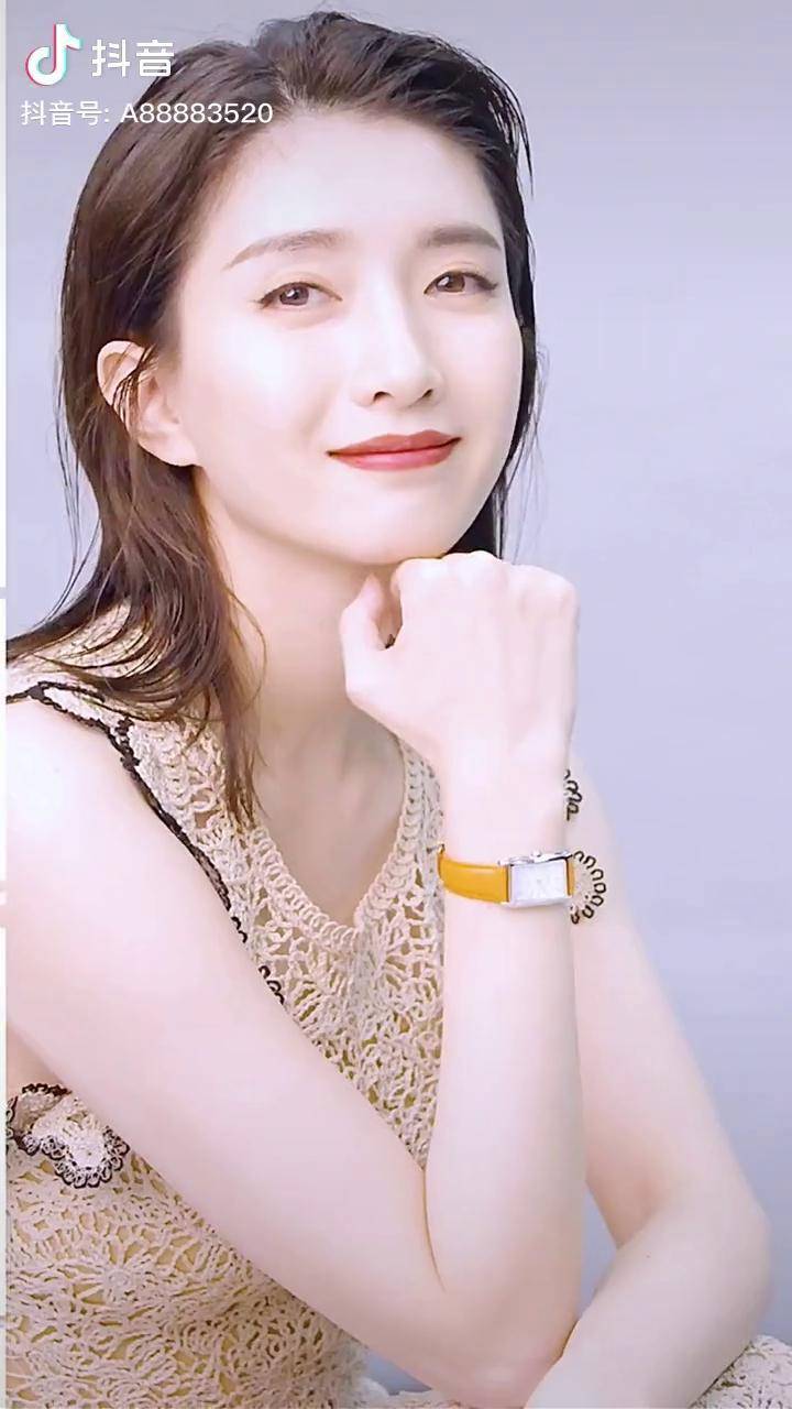 女明星肤白貌美大长腿说的就是她江疏影