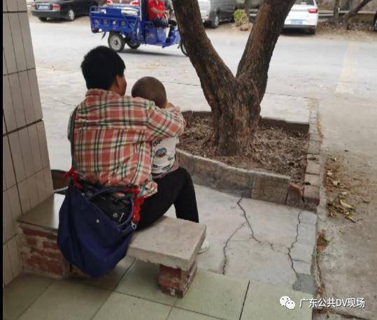 在公厕给陌生人口_在罗定做生意的老板借厕所给陌生人,这结果(2)