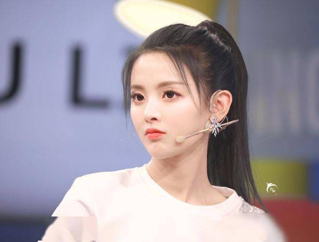 为什么叫杨超越妹妹 a29cf4cb1fab417cbf5edb2da29d192a.jpeg
