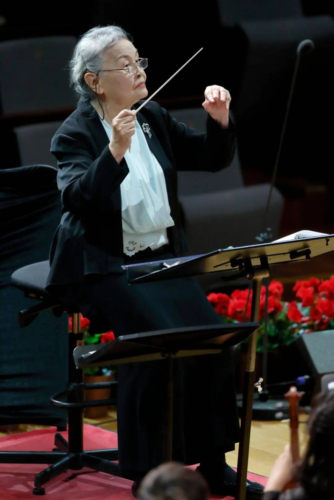 三次患癌不舍指挥舞台:"工作就是我的生活"_郑小瑛