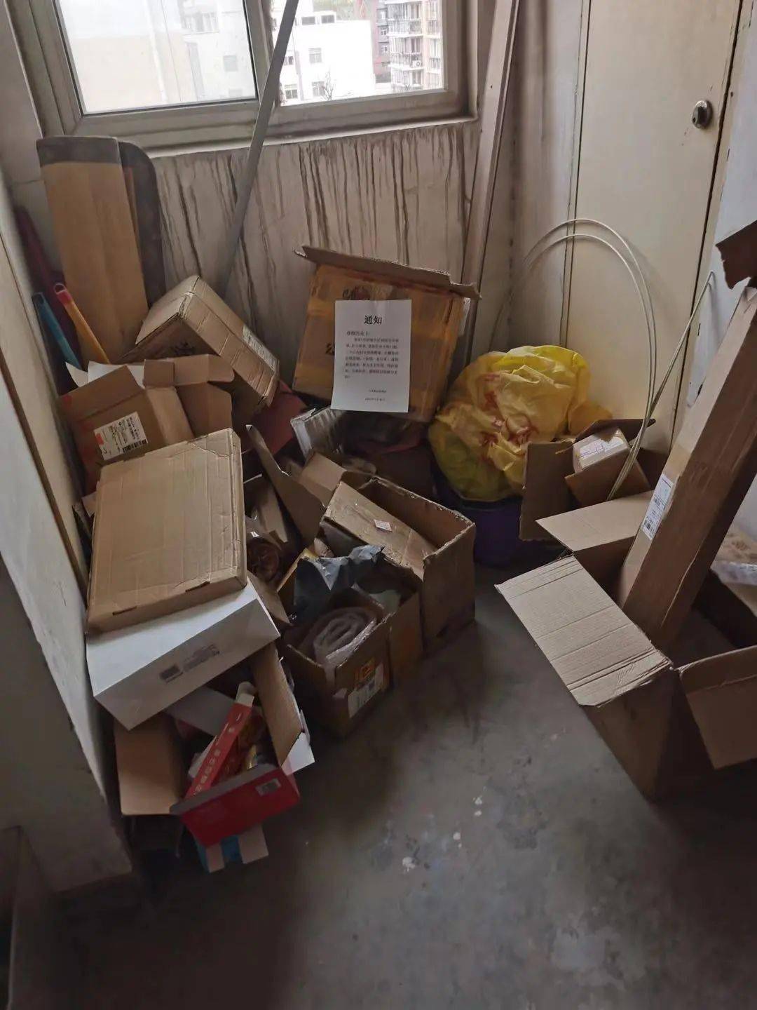 有呼有应这个社区公共区域堆放杂物现象严重已解决