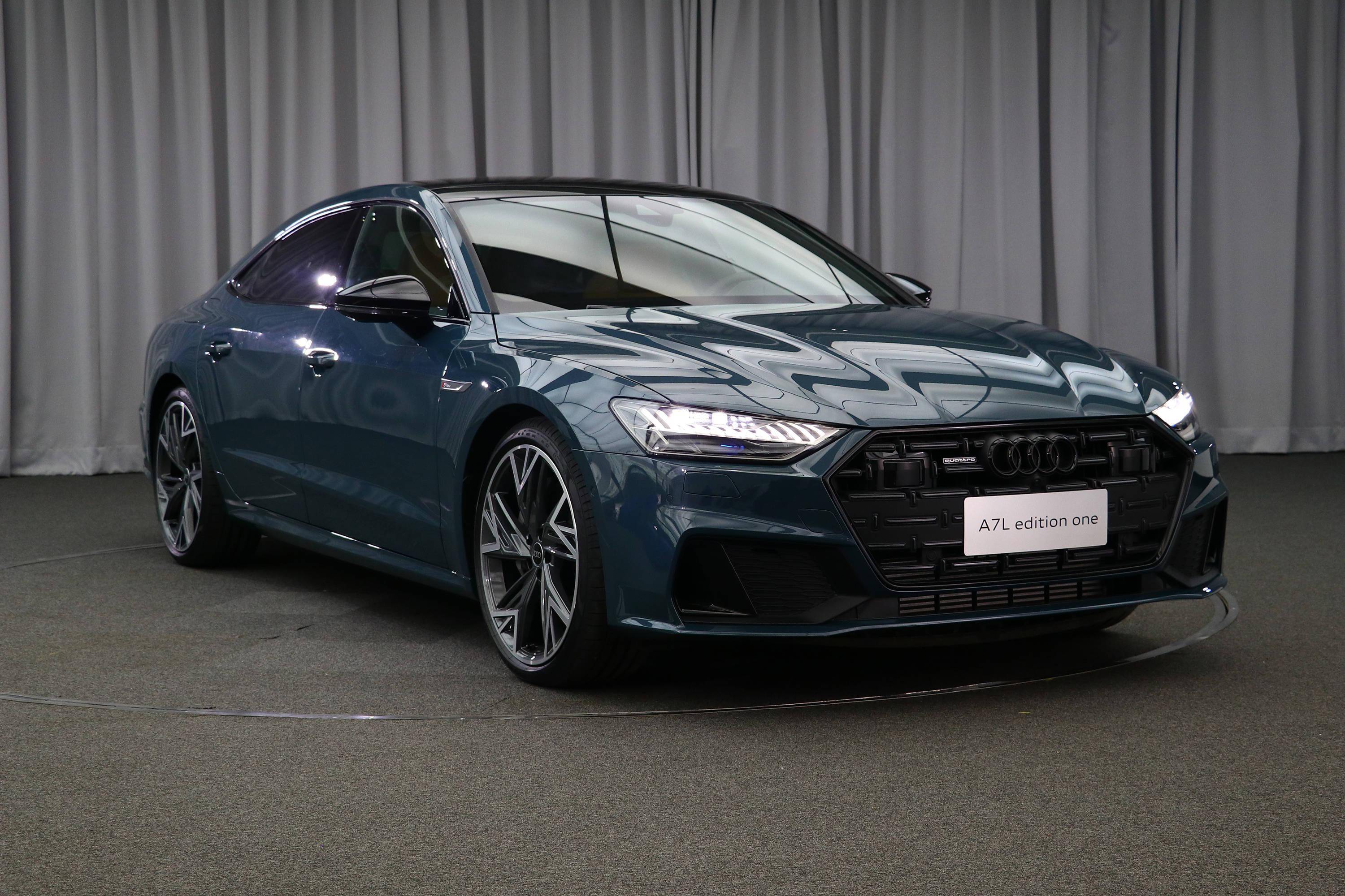 尺寸接近"旗舰" 上汽奥迪a7l正式首发亮相