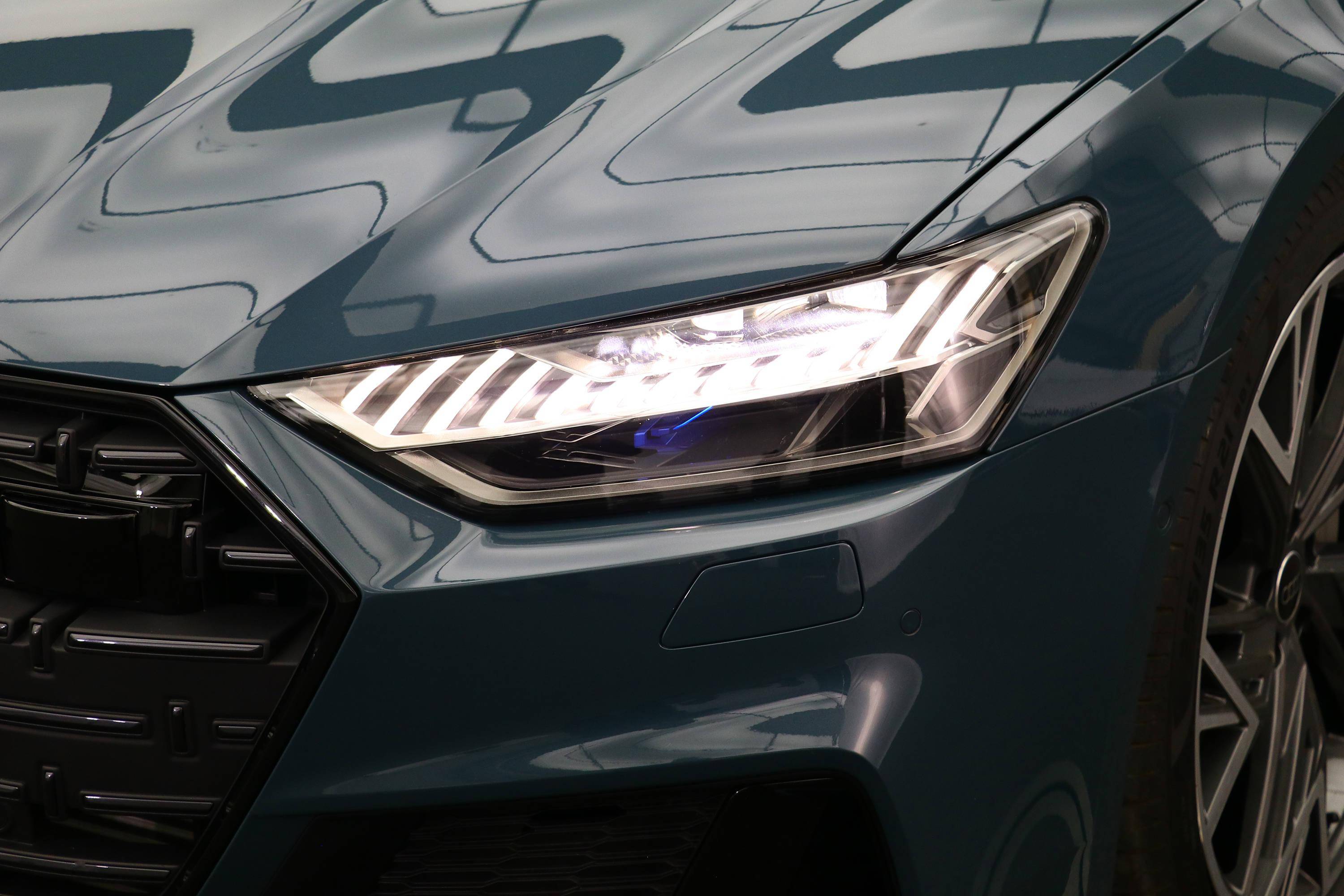 尺寸接近"旗舰" 上汽奥迪a7l正式首发亮相