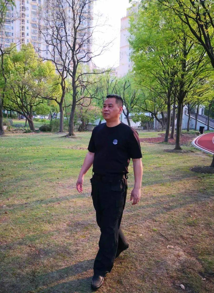 从警26年,廖志军此前在武义县人民医院检验科工作,1995年通过社会招考