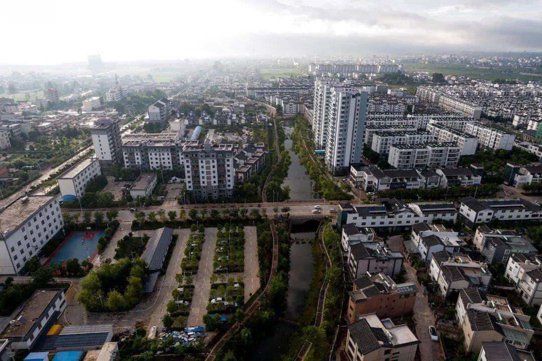 鹤庆县城   源:鹤庆县委宣传部