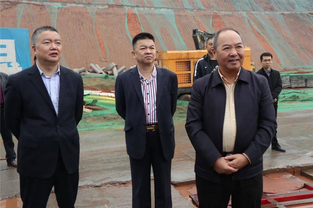 关注何金文率队开展扬尘污染防治工作调研