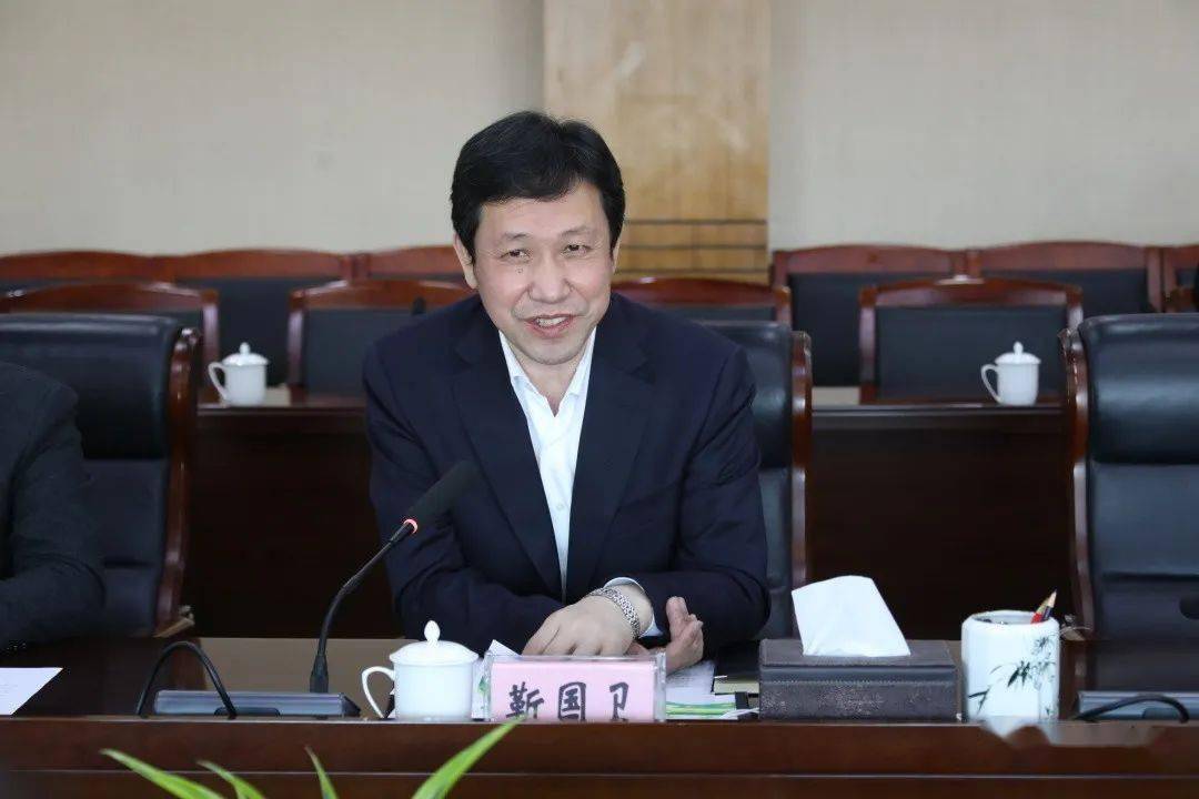 4月18日,市委副书记,代市长靳国卫在市政府会见了珍宝岛集团董事长方