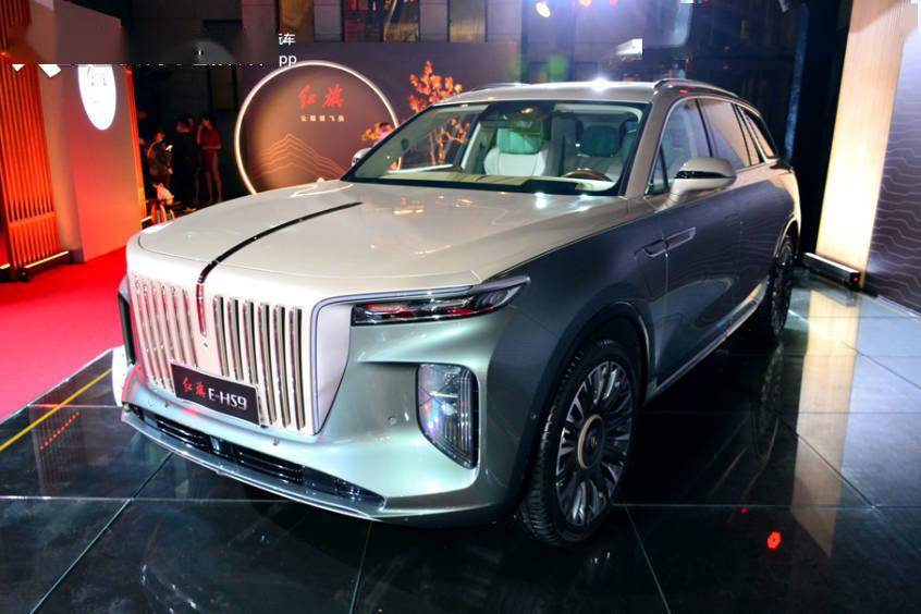 红旗发布两款限量版车型点亮上海外滩