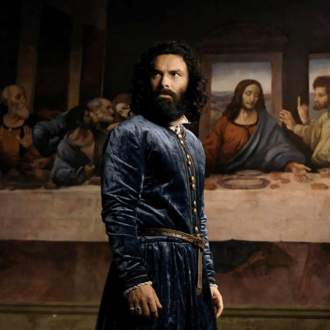 艾丹·特纳身上自带忧郁气质,扮演大艺术家达芬奇,再适合不过