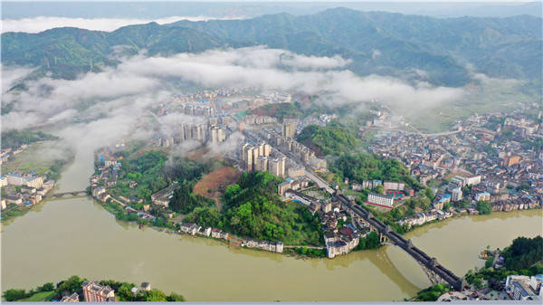 三江侗族自治县县城(央广网发 龚普康摄)